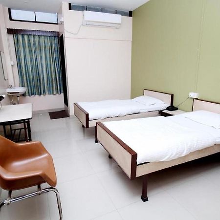 Hotel Gomatgiri Aurangābād Extérieur photo