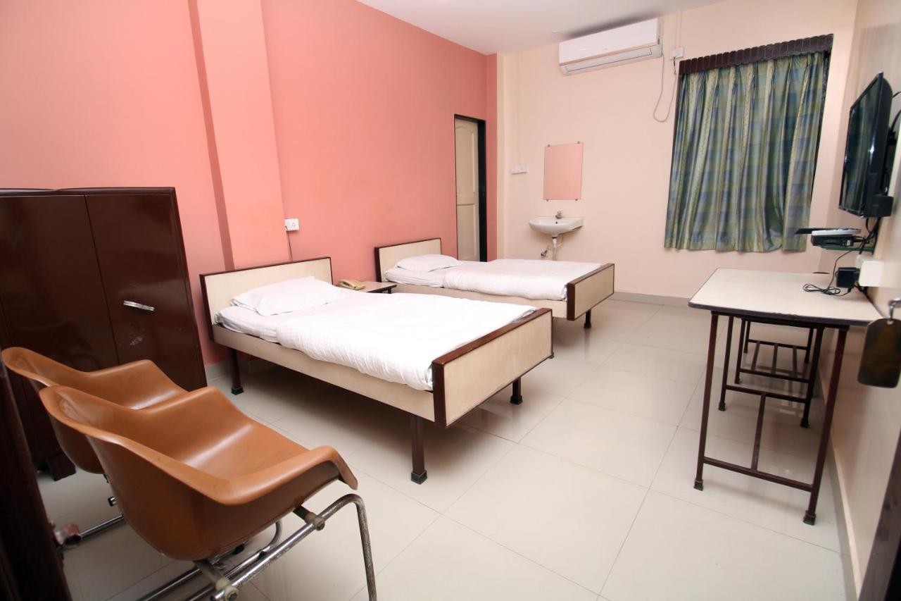 Hotel Gomatgiri Aurangābād Extérieur photo
