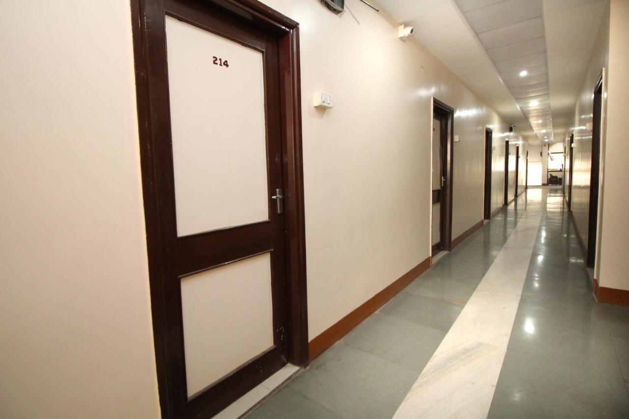 Hotel Gomatgiri Aurangābād Extérieur photo