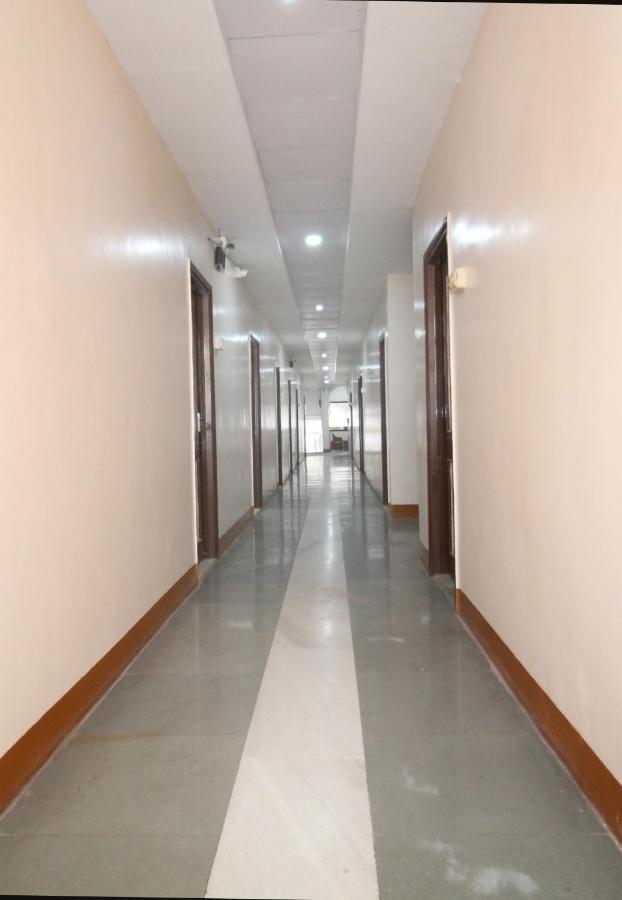 Hotel Gomatgiri Aurangābād Extérieur photo