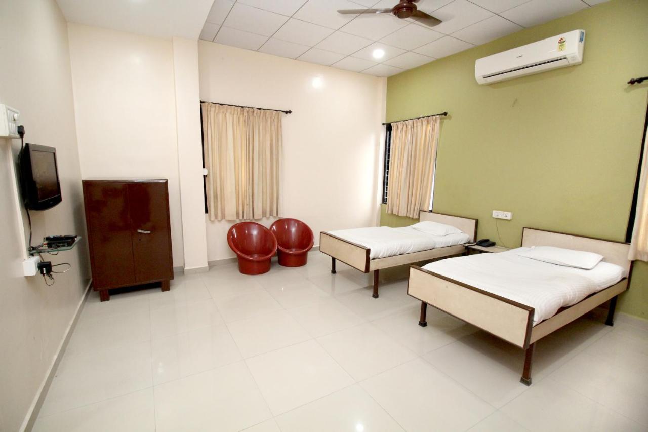 Hotel Gomatgiri Aurangābād Extérieur photo